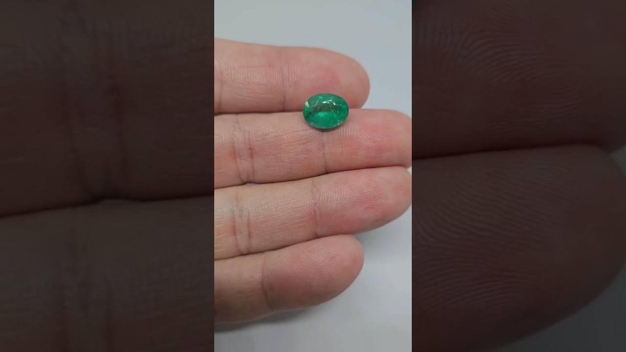 Esmeralda Lapidada Oval 8.2x10.8mm – 2.70cts por R$2100