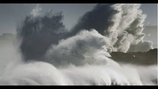 preview picture of video 'Impresionantes olas del temporal en Santander, marzo 2014'