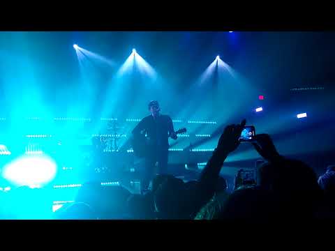 Angels & Airwaves - Tom's Medley part 2 - Aliens Exist (blink-182)