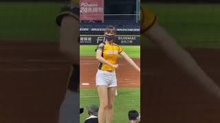 おっぱいが揺れてるチアガール　#野球