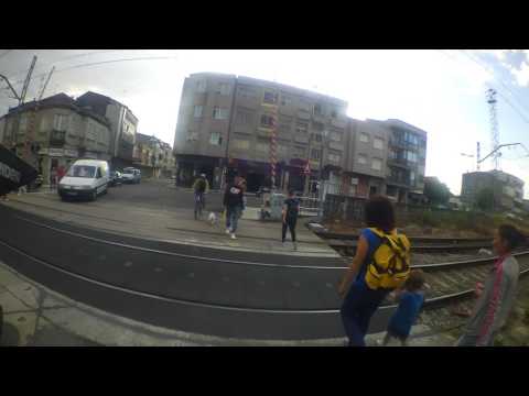 PASO DE TREN CELTA POR EL PASO A NIVEL DE PORRIÑO JUEVES 6-7-2017
