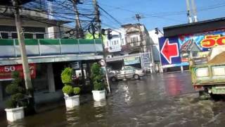 preview picture of video 'Тайские истории (наводнение 1). Thai stories, flood'