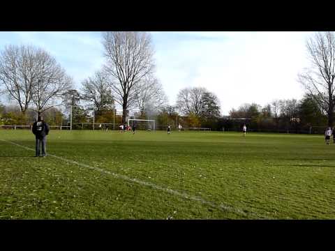 26 nov 2011 - Groote Lindt C1-Aswh - 2e helft -  schot Willem-H op goal