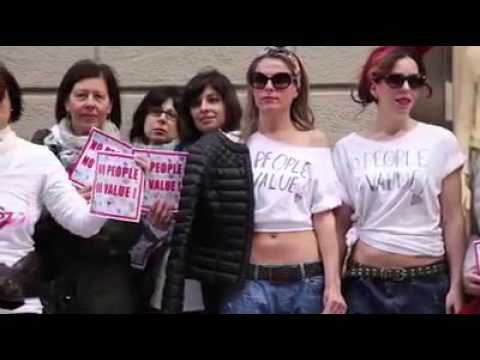 FLASH MOB DELLE LAVORATRICI GUESS
