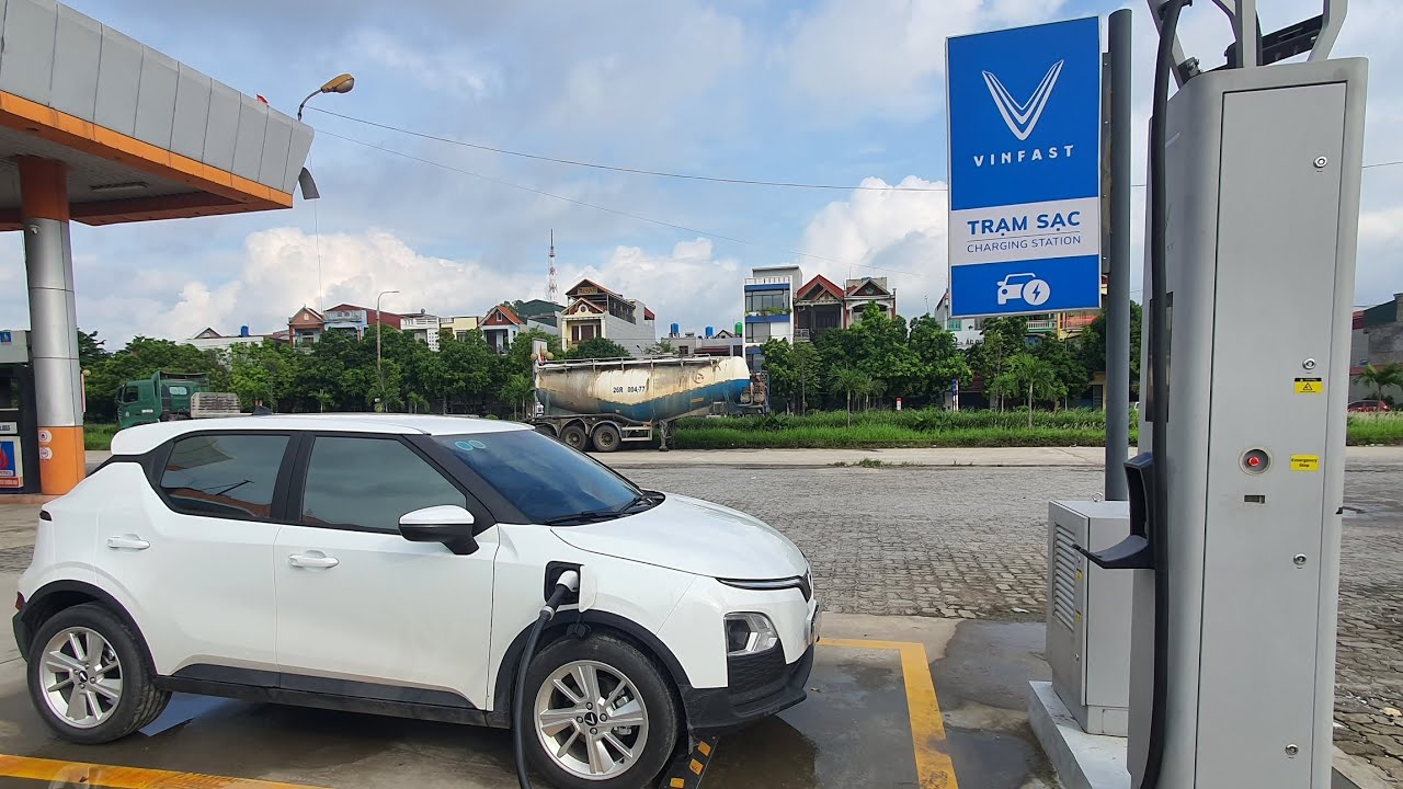 Vlog 38 : VF5 Lý do tại sao ae, xe nhỏ không mặn mà cắm trụ sạc nhanh 250kW