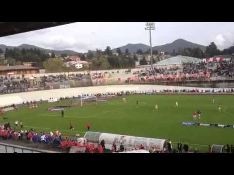 Un fiume di bambini allo stadio