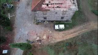 Maltempo in Toscana: Larciano, il vento fortissimo scoperchia il tetto di una casa