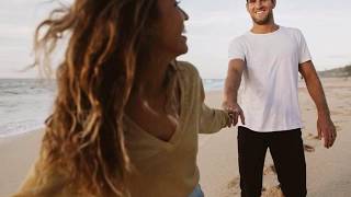 NECESITO UNA AMIGA - JOHNNY RIVERA.