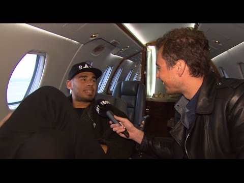 Mark interviewt Afrojack in z'n private jet (With CC) | 538DJ Hotel 2015