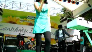Download lagu Ku Bahagia by Sherina Munaf - live at Senayan - video by Hersuistanto mp3