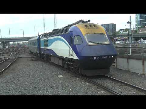 XPT arriving at Southern Cross XP2008/XP2015