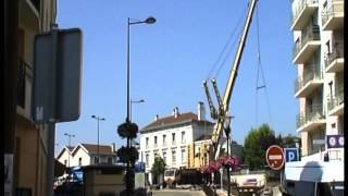 preview picture of video 'Brétigny-sur-Orge au surlendemain de l'accident ferroviaire , grue de levage'