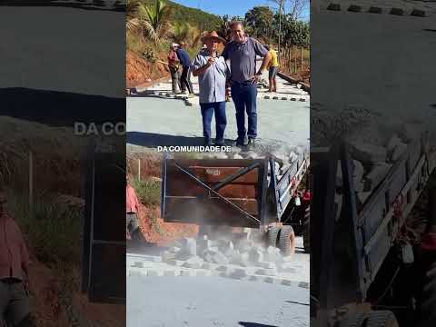 Calçamento de estradas rurais em São João do Manhuaçu
