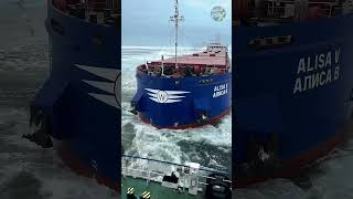 Download lagu Mengapa Dua Kapal yang Bergerak Lambat Bisa Tetap Bertabrakan? 😨🚢 mp3