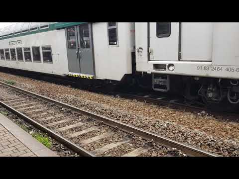 Alessandria transita D 245 2242 sul 3  binario