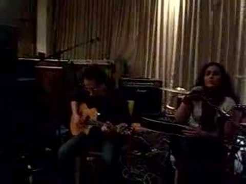 Nadya Shanab - Sa'alny Habiby (Hannah's Bar)