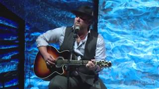 Lee Brice Covers Kenny Rogers &quot;Twenty Years Ago&quot; at 2017 SESAC Nashville Awards