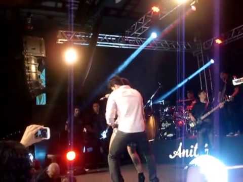 Show Anitta em Galopeira BH - VIDEO Rafael Favaretto dança Pretin com Anitta