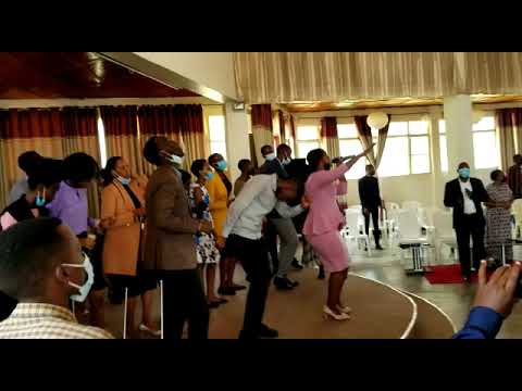 Shikilia pindo by Healing worship Team mu materaniro