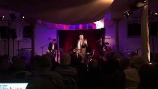 Leb&#39;m ois wia a QUH