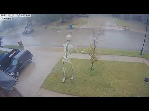 12 foot skeleton loses head