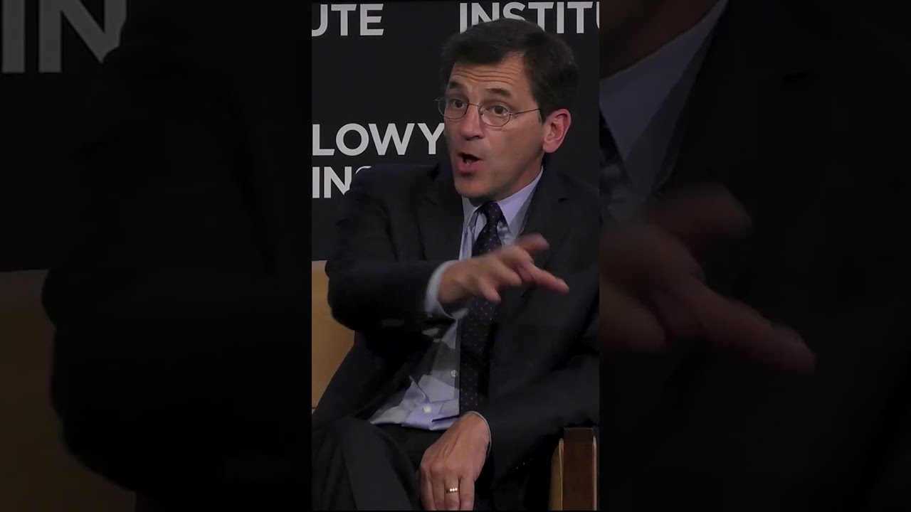 Dr Micheal Fullilove in conversation with New York Times White House correspondent Peter Baker.