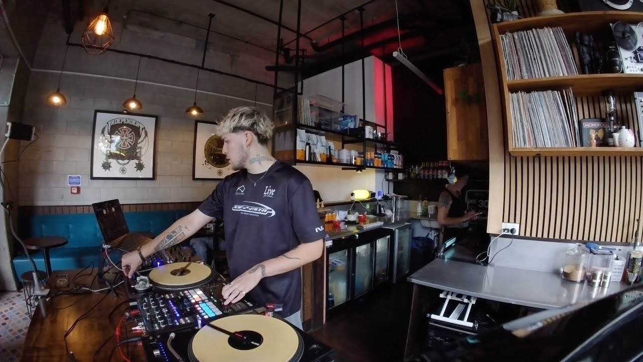 Chill R&B Mix at Reunion Cafe #2