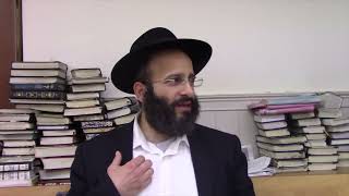 איך לשנות דעה של אדם בלי לפגוע בו (הרב אלחנן משה נחמנסון) - התמונה מוצגת ישירות מתוך אתר האינטרנט יוטיוב. זכויות היוצרים בתמונה שייכות ליוצרה. קישור קרדיט למקור התוכן נמצא בתוך דף הסרטון