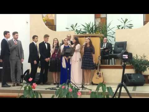 Grup de tineri- Veti fi totdeauna impreuna