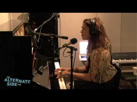 Imogen Heap - "First Train Home" (Live at WFUV)