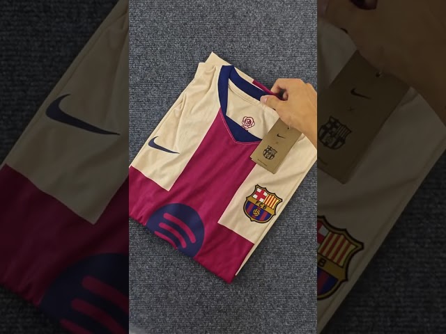 Vídeo relacionado con FC Barcelona, Camiseta Tercera equipación Liso -Réplica con Licencia Oficial- Adulto Talla M