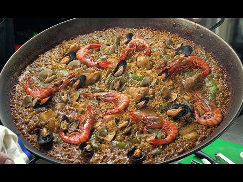 Paella Mixta de Marisco y Pollo