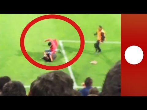 Turkey football match suspended as fan attacks referee on pitch