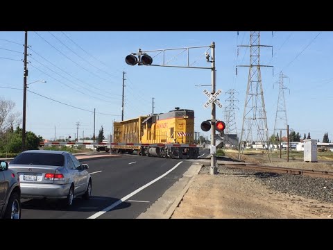 Union Pacifc 651 Florin Flyer (Placerville/Folsom Turn) Local, Power Inn Road Railroad Crossing Video