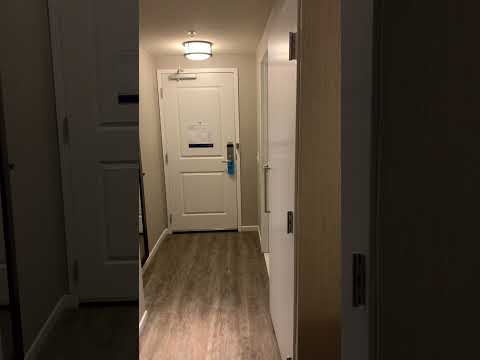Hampton Inn & Suites Washington DC Navy Yard - Room Walkthrough - Dec 2021