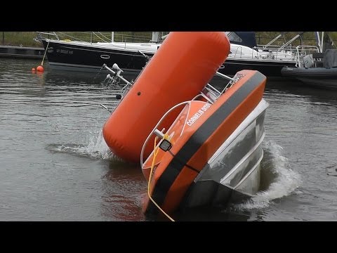 Kantelproef KNRM Boot Oudeschild in de Haven van Volendam