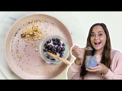 Chia Blueberry OVERNIGHT OATS // Quick & Easy Recipe