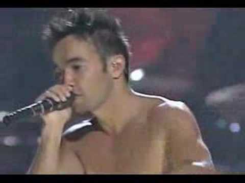 Videoclip de Crawling In The Dark (Live From The Wiltern) — Hoobastank
