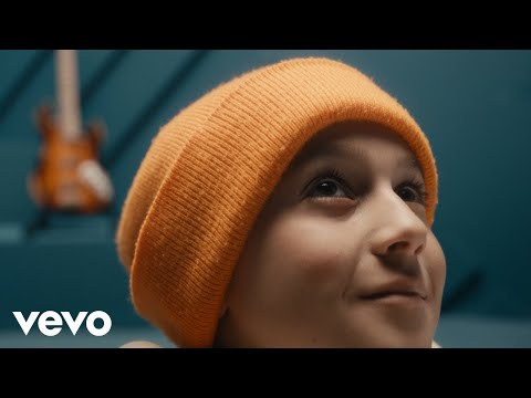 Aron - Never Give Up feat. Doobie Powell [Official Video]