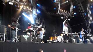 De Staat - Back to the grind [appelpop 2011]