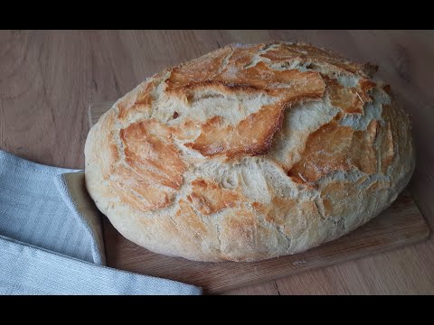 Delicious homemade bread with a crispy crust. The best!