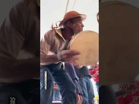 Samba Na Feira Livre Do Bravo(Serra Preta Bahia) Crispim Dando Um Show No Pandeiro 👏🏻🤠🎶