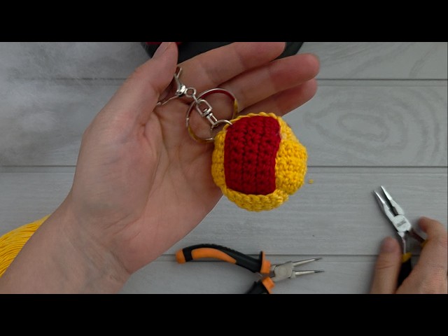 Vídeo relacionado con YESAH 10P Llaveros Copa Mundial Fútbol España 2026, Silicona con Bandera Española y Balón, Anilla de Metal, Regalo para Aficionados y Partidos