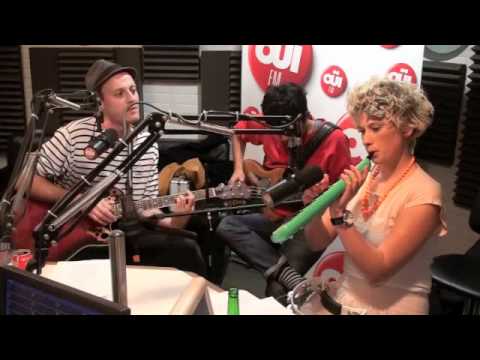 Lars And The Hands Of Light - Me Me Me - Session Acoustique OÜI FM