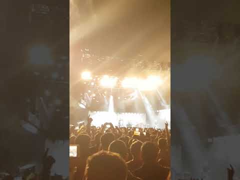 Foo Fighters with Rick Astley - Never Gonna Give You Up / Teen Spirit - London 02 Arena  19.09.17