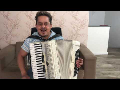 Mestre Jovenil Santos falando sobre o acordeón chinês