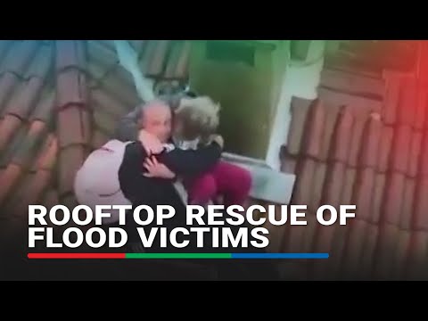 Helicopter makes dramatic rooftop rescue of flood victims in Brazil