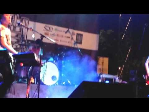 Killing Me Inside feat Tiffany Orie - Jangan Pergi (at Jakcloth 2013)