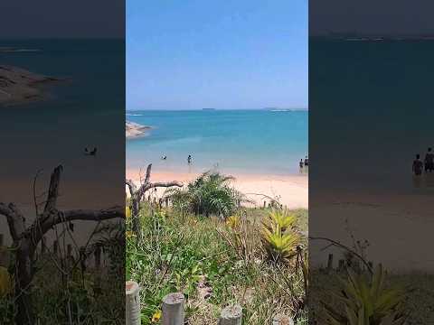 Um pedacinho da praia da Bacutia em Guarapari ES #guarapari #praia #espiritosanto #praias