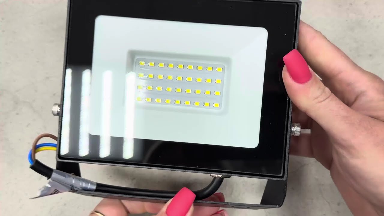 Светодиодный прожектор ARDERO LL-1030ARD 30W 2400Lm 6500K черный IP65 (80017)